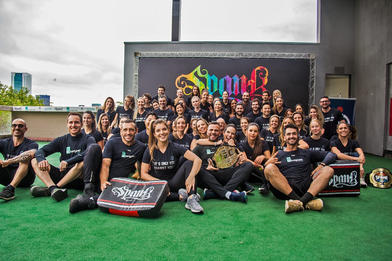 Grupo reunido no SPKX no rooftop da BT Iguatemi, com equipamentos e identidade SPANK